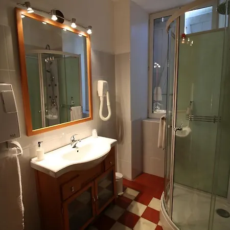 Logis Restaurant La Bastide Du Vebron 2* גרוספייר