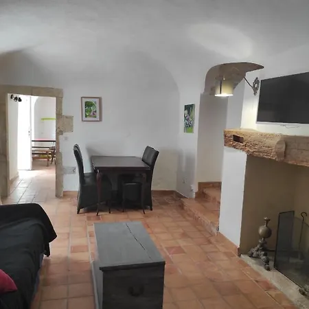 מלון Logis Restaurant La Bastide Du Vebron 2*