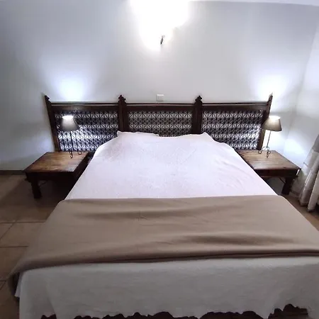 מלון Logis Restaurant La Bastide Du Vebron 2*