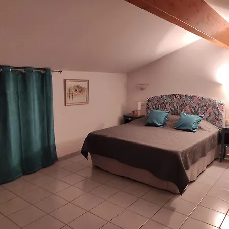 מלון Logis Restaurant La Bastide Du Vebron 2*